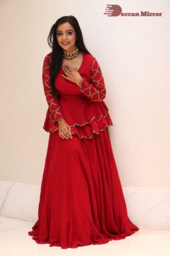 Telugu Actress Nithya Shetty photoshoot in a red dress