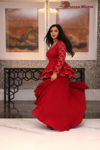 Telugu Actress Nithya Shetty photoshoot in a red dress