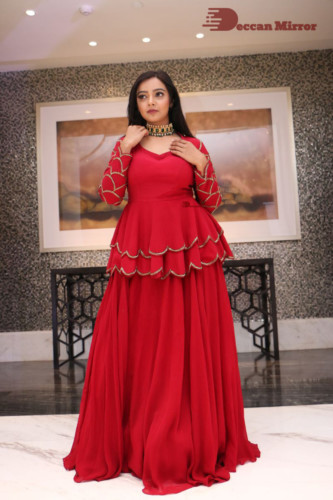 Telugu Actress Nithya Shetty photoshoot in a red dress