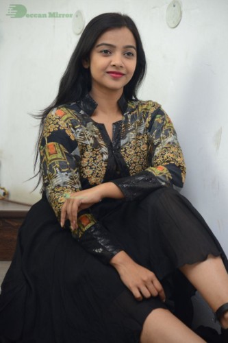 Nithya Shetty (27)