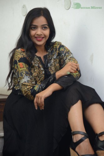 Nithya Shetty (28)