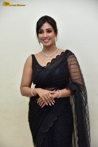 actress nivetha pethuraj sensuous looks in a black saree