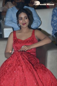 Actress Nivetha Pethuraj glamorous in a Red Dress attending the pre release function of movie Paagal