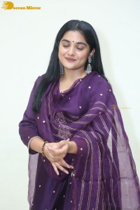 Nivetha-Thomas-23