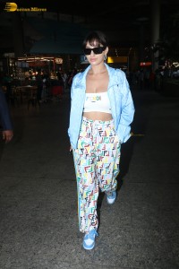 actress nora fatehi at mumbai airport