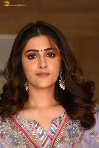 actress nupur sanon cute photoshoot