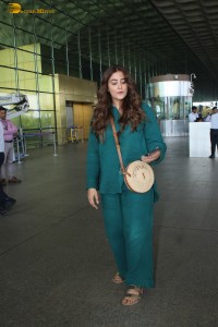 actress nupur sanon spotted in casual dress at mumbai airport