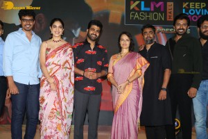 Oke Oka Jeevitham Pre-Release attended by Amala Akkineni, Sharwanand, Ritu Varma and others