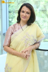 Oke Oka Jeevitham movie press meet attended by Sharwanand, Ritu Varma and Amala Akkineni