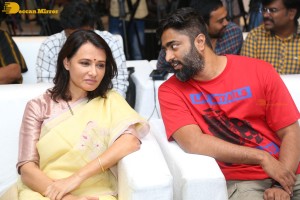 Oke Oka Jeevitham movie press meet attended by Sharwanand, Ritu Varma and Amala Akkineni