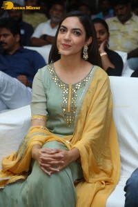 Oke Oka Jeevitham movie press meet attended by Sharwanand, Ritu Varma and Amala Akkineni