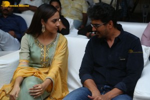 Oke Oka Jeevitham movie press meet attended by Sharwanand, Ritu Varma and Amala Akkineni