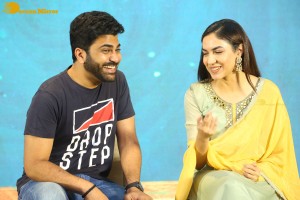 Oke Oka Jeevitham movie press meet attended by Sharwanand, Ritu Varma and Amala Akkineni