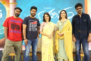 Oke Oka Jeevitham movie press meet attended by Sharwanand, Ritu Varma and Amala Akkineni