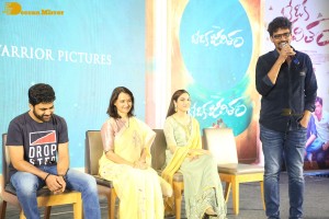 Oke Oka Jeevitham movie press meet attended by Sharwanand, Ritu Varma and Amala Akkineni