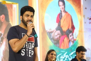 Oke Oka Jeevitham movie press meet attended by Sharwanand, Ritu Varma and Amala Akkineni