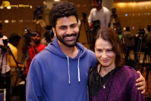Success Meet of the film Oke Oka Jeevitham attended by Amala Akkineni, Sharwanand and Vennela Kishore