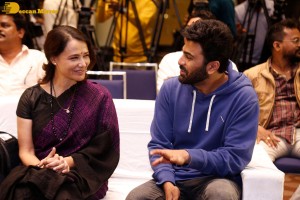 Success Meet of the film Oke Oka Jeevitham attended by Amala Akkineni, Sharwanand and Vennela Kishore