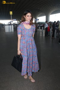 actress Palak Tiwari cute in a blue salwar