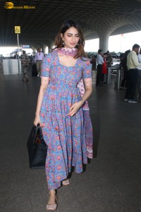 actress Palak Tiwari cute in a blue salwar