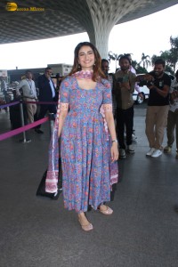 actress Palak Tiwari cute in a blue salwar