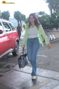 bollywood actress Palak Tiwari cute in jeans at the airport