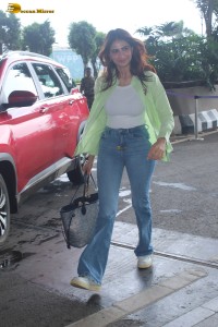 bollywood actress Palak Tiwari cute in jeans at the airport