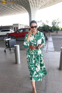 Mother and daughter Shweta and Palak Tiwari were spotted at Mumbai Airport on May 31, 2023