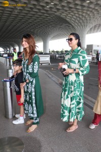 Mother and daughter Shweta and Palak Tiwari were spotted at Mumbai Airport on May 31, 2023