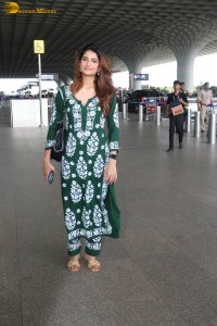 Mother and daughter Shweta and Palak Tiwari were spotted at Mumbai Airport on May 31, 2023