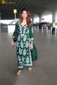 Mother and daughter Shweta and Palak Tiwari were spotted at Mumbai Airport on May 31, 2023