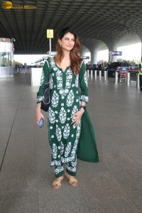 Mother and daughter Shweta and Palak Tiwari were spotted at Mumbai Airport on May 31, 2023