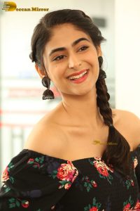 actress Pallak Lalwani beautiful in a shoulderless dress