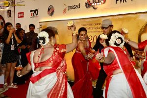 Parineeta Screening attended by Vidya Balan, Vidhu Vinod Chopra, Dia Mirza, Shreya Ghoshal, and Rekha