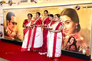 Parineeta Screening attended by Vidya Balan, Vidhu Vinod Chopra, Dia Mirza, Shreya Ghoshal, and Rekha