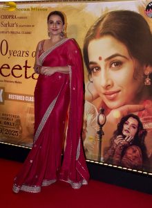 Parineeta Screening attended by Vidya Balan, Vidhu Vinod Chopra, Dia Mirza, Shreya Ghoshal, and Rekha