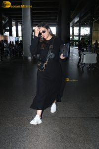 actress parineeti chopra cute in black dress spotted at airport