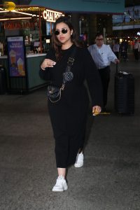 actress parineeti chopra cute in black dress spotted at airport