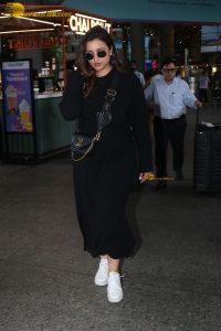 actress parineeti chopra cute in black dress spotted at airport