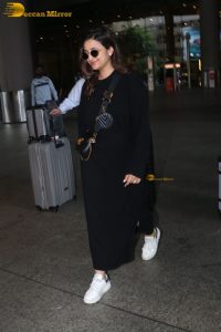 actress parineeti chopra cute in black dress spotted at airport