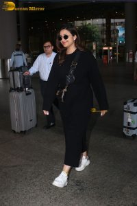actress parineeti chopra cute in black dress spotted at airport