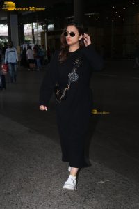 actress parineeti chopra cute in black dress spotted at airport