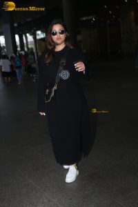 actress parineeti chopra cute in black dress spotted at airport