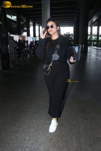 actress parineeti chopra cute in black dress spotted at airport