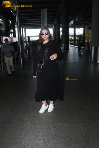 actress parineeti chopra cute in black dress spotted at airport