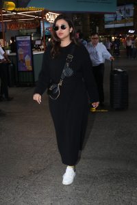 actress parineeti chopra cute in black dress spotted at airport