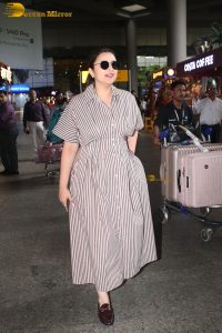 bollywood actress Parineeti Chopra stylish in glasses