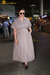 bollywood actress Parineeti Chopra stylish in glasses