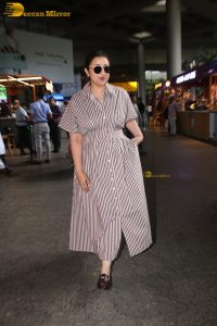 bollywood actress Parineeti Chopra stylish in glasses