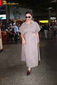 bollywood actress Parineeti Chopra stylish in glasses